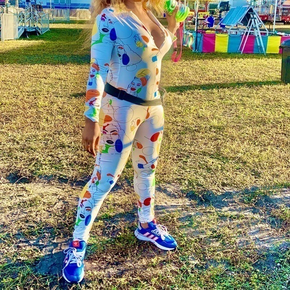 WHITE ROUND NECK LONG SLEEVE JUMPSUIT WITH FACE PRINT 2023 styles - Picture 4 of 5